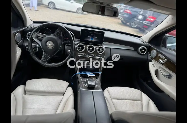 Nigerian Used 2016 KEYLESS MERCEDES BENZ C300 for sale in Abuja, FCT - thumbnail 3