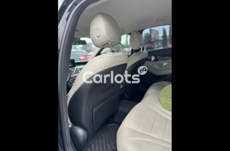 Nigerian Used 2016 KEYLESS MERCEDES BENZ C300 for sale in Abuja, FCT - photo 4 of 5
