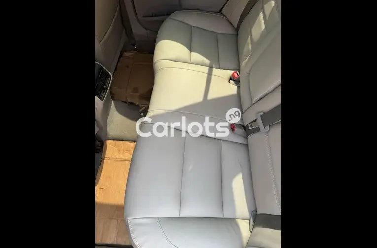FOREIGN USED 2016 TOYOTA CAMRY XLE - 3/5