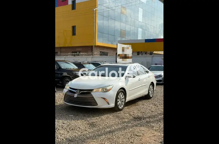 FOREIGN USED 2016 TOYOTA CAMRY XLE for sale in Abuja, FCT