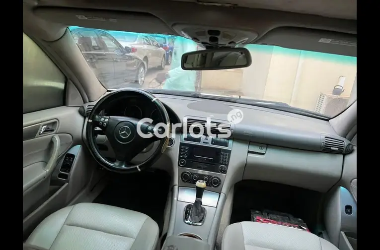 Nigerian Used 2006 MERCEDES BENZ C230 for sale in Kaduna - photo 3 of 5