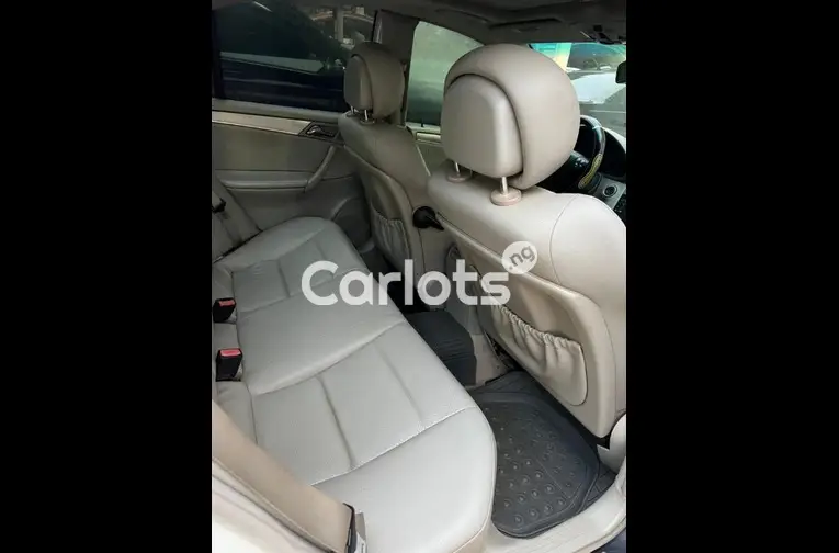 Nigerian Used 2006 MERCEDES BENZ C230 for sale in Kaduna - thumbnail 4