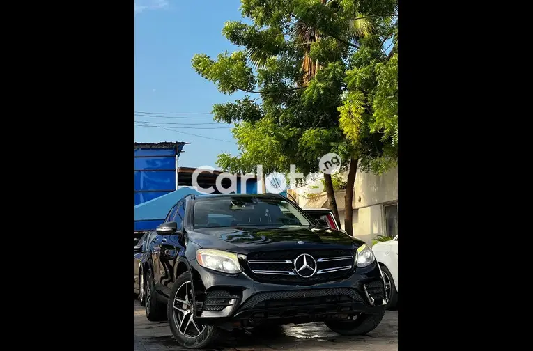 CLEAN 2018 MERCEDES BENZ GLC300 4MATIC