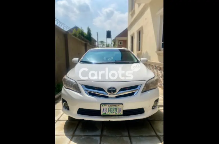 Clean Toyota Corolla LE 2011