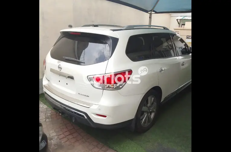2016 Nissan pathfinder platinum (Tokunbo) - 4/5