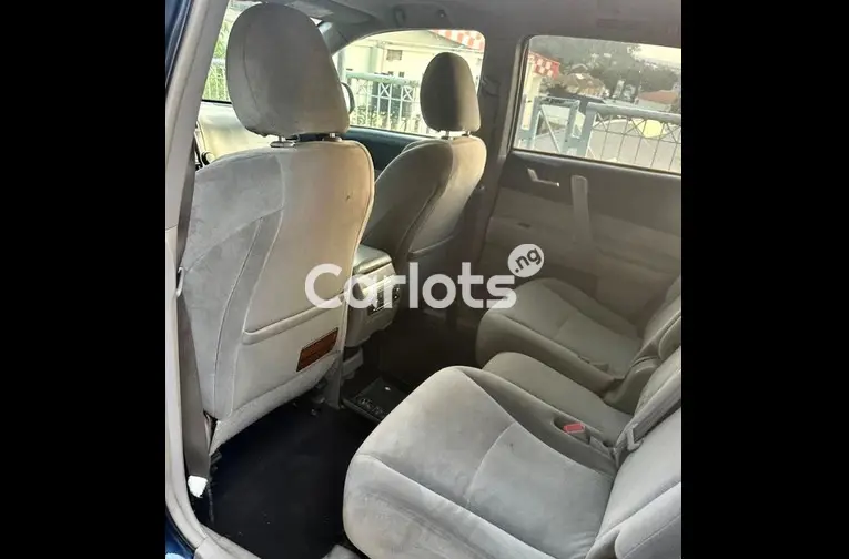 Nigerian Used 2013 TOYOTA HIGHLANDER for sale in Abuja, FCT - photo 4 of 5