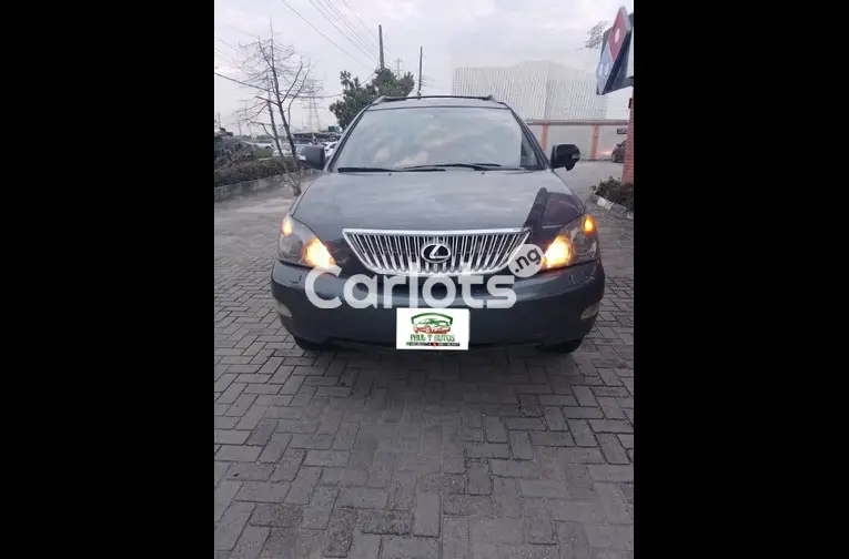 Nigerian Used CLEAN 2005 LEXUS RX330 FULLY LOADED for sale in Ajah, Lagos - thumbnail 1