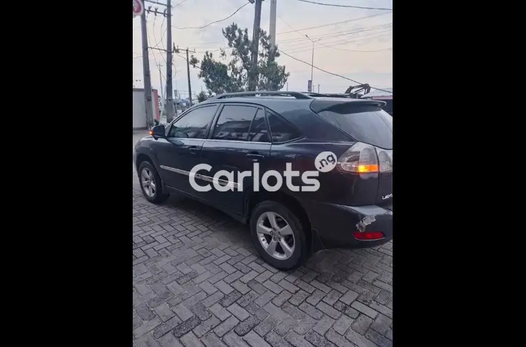 Nigerian Used CLEAN 2005 LEXUS RX330 FULLY LOADED for sale in Ajah, Lagos - thumbnail 4