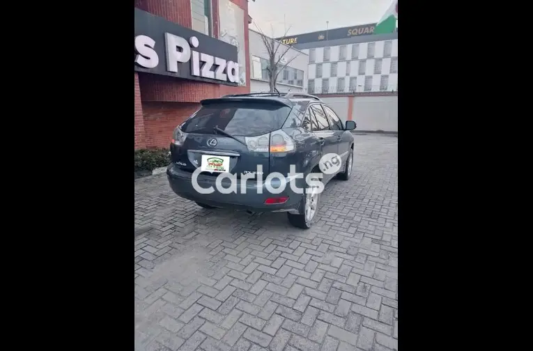 Nigerian Used CLEAN 2005 LEXUS RX330 FULLY LOADED for sale in Ajah, Lagos - photo 5 of 5