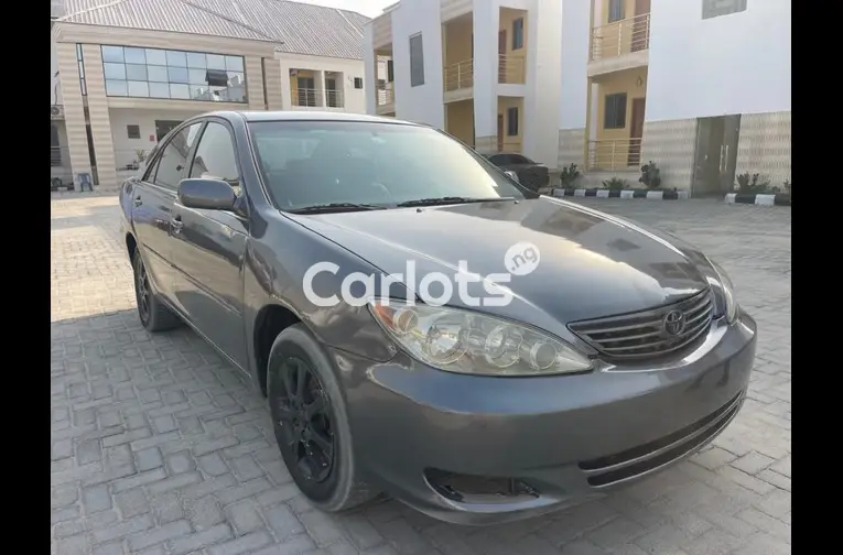 CLEAN 2005 TOYOTA CAMRY V6