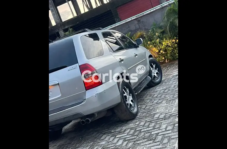 Nigerian Used CLEAN 2004 ACURA MDX WITH PANORAMIC for sale in Ajah, Lagos - thumbnail 4