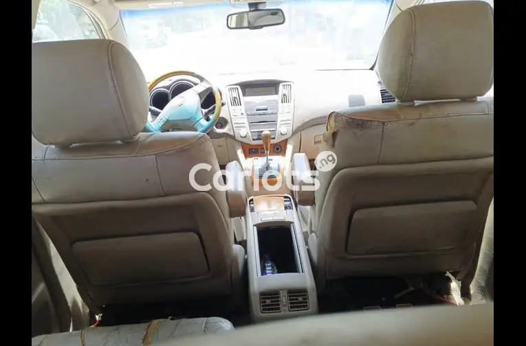 Nigerian Used CLEAN 2007 LEXUS RX350 for sale in Amuwo Odofin, Lagos - photo 2 of 5