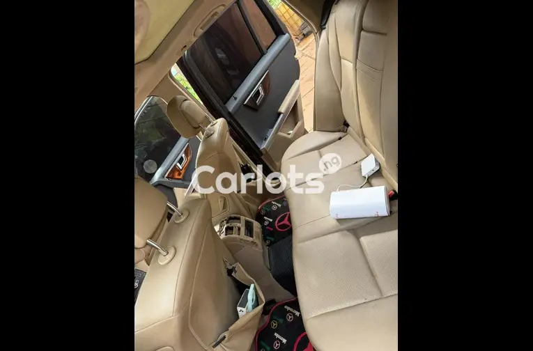 2010 MERCEDEZ BENZ GLK350 - 2/4