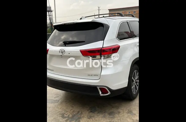 2018 TOYOTA HIGHLANDER XLE