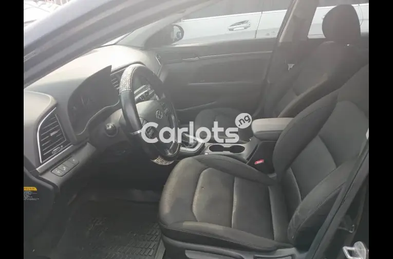 2019 Hyundai Elantra Foreign used - 3/5