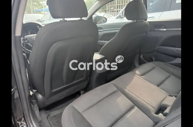 2019 Hyundai Elantra Foreign used - 4/5