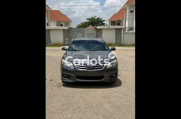 Nigerian Used 2010 TOYOTA CAMRY SE for sale in Kaduna - photo 2 of 5