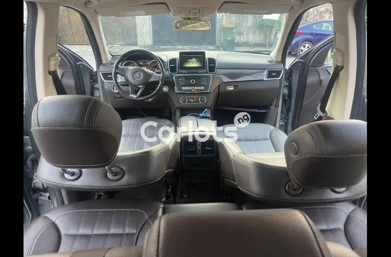 FOREIGN USED 2018 MERCEDES BENZ GLE350 for sale in Ogba, Lagos - photo 3 of 5