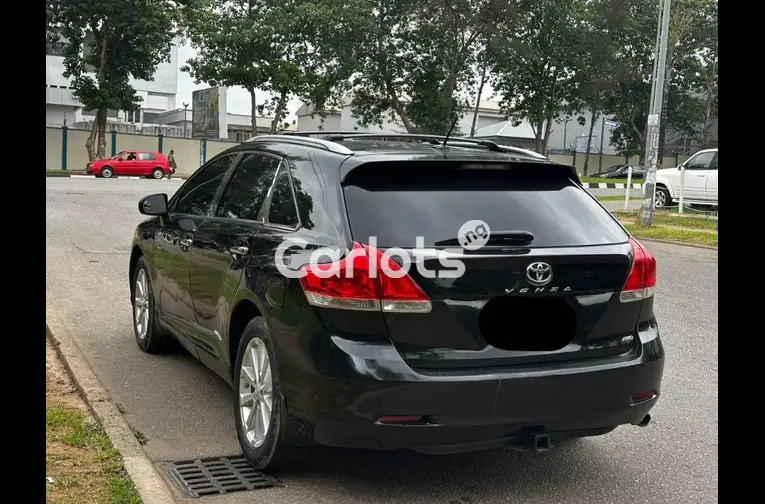 Nigerian Used 2012 TOYOTA VENZA FOUR CYLINDERS for sale in Abuja, FCT - thumbnail 5