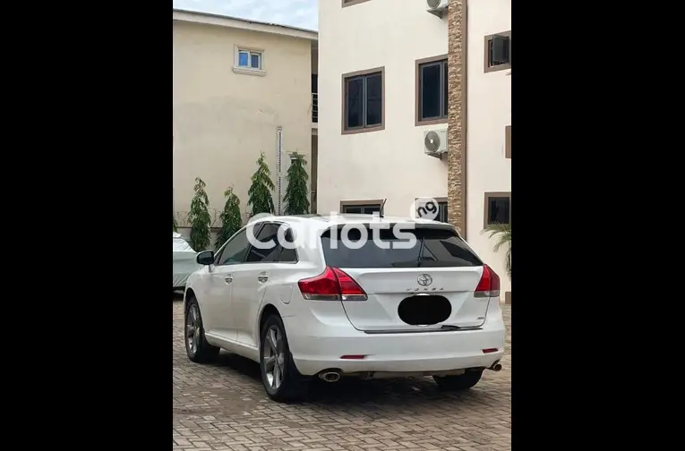 Nigerian Used 2010 KEYLESS TOYOTA VENZA for sale in Abuja, FCT - photo 4 of 5