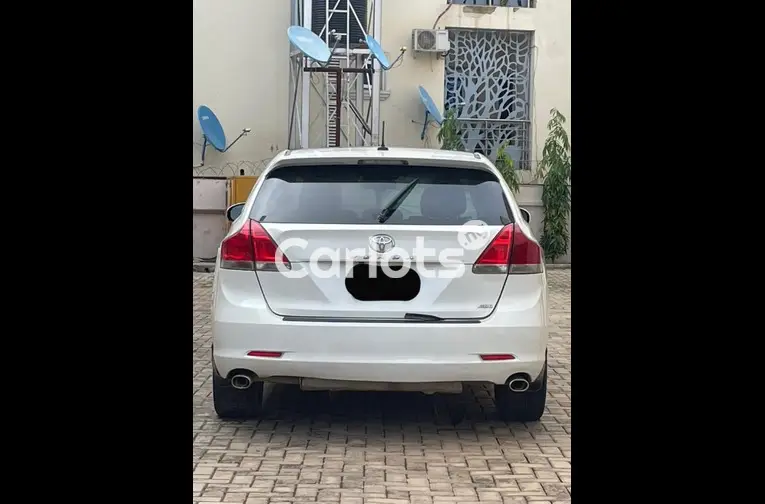 Nigerian Used 2010 KEYLESS TOYOTA VENZA for sale in Abuja, FCT - photo 5 of 5