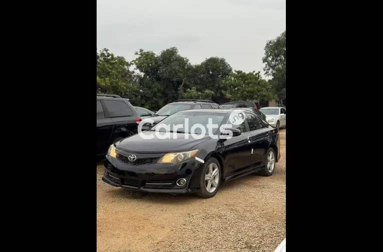 Nigerian Used 2013 TOYOTA CAMRY SE for sale in Abuja, FCT