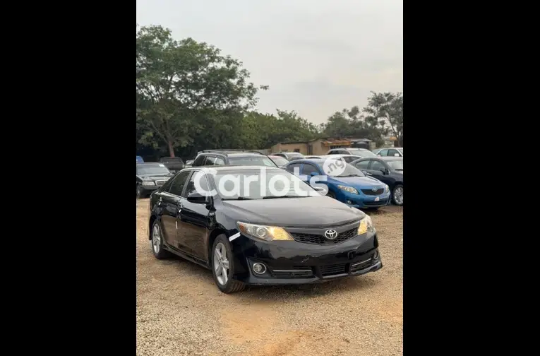 Nigerian Used 2013 TOYOTA CAMRY SE for sale in Abuja, FCT - thumbnail 2