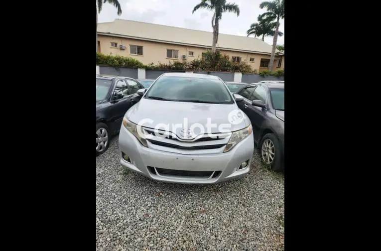 Nigerian Used 2010 TOYOTA VENZA FOUR CYLINDERS for sale in Abuja, FCT - photo 1 of 5