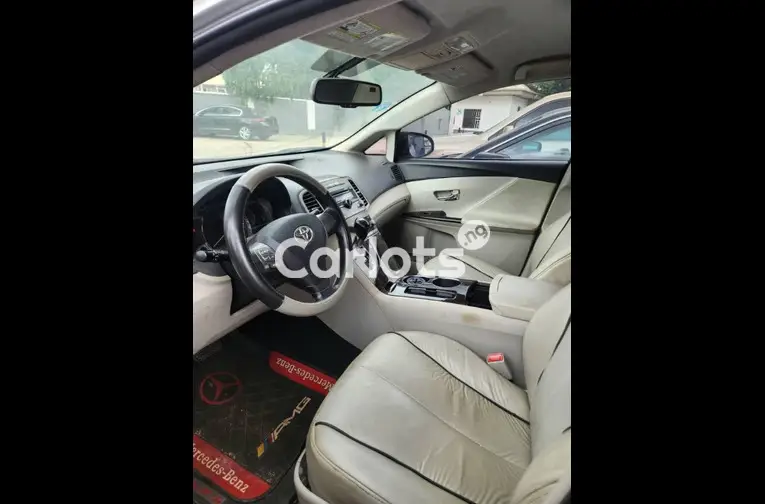 Nigerian Used 2010 TOYOTA VENZA FOUR CYLINDERS for sale in Abuja, FCT - photo 2 of 5
