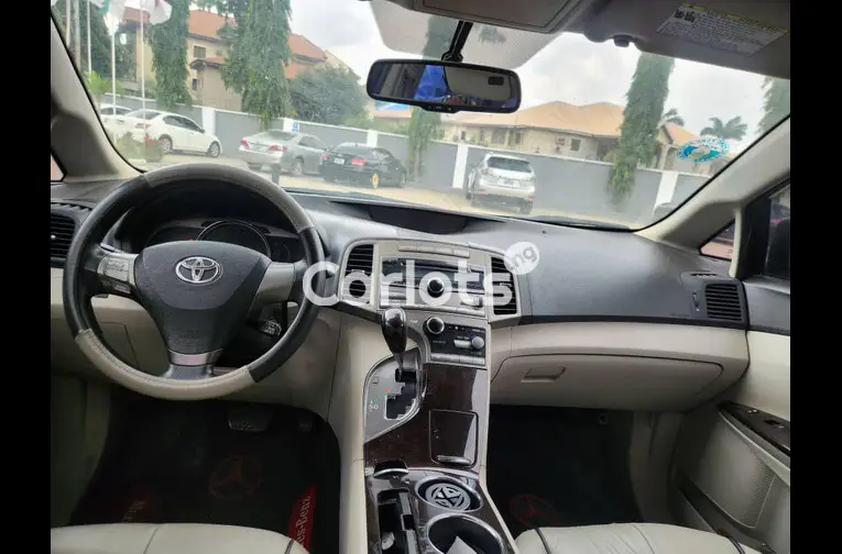 Nigerian Used 2010 TOYOTA VENZA FOUR CYLINDERS for sale in Abuja, FCT - photo 3 of 5