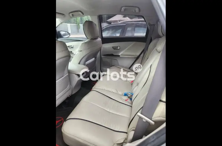 Nigerian Used 2010 TOYOTA VENZA FOUR CYLINDERS for sale in Abuja, FCT - photo 4 of 5