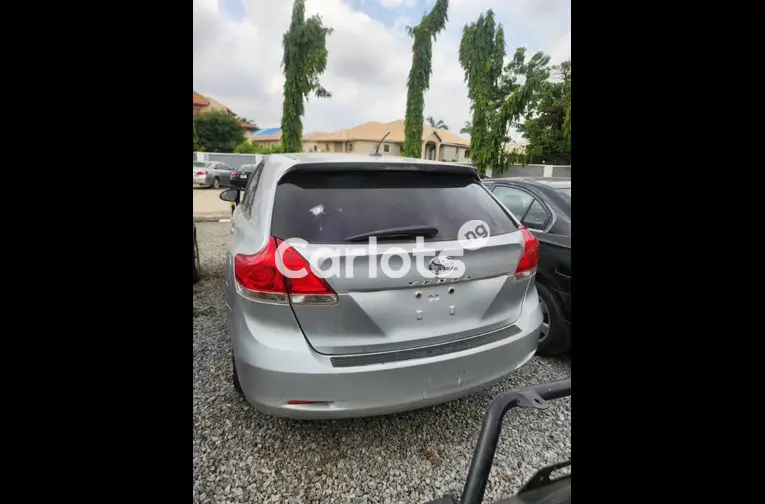 Nigerian Used 2010 TOYOTA VENZA FOUR CYLINDERS for sale in Abuja, FCT - thumbnail 5