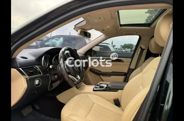 Nigerian Used 2017 UNREGISTERED MERCEDES BENZ GLE350 4MATIC for sale in Abuja, FCT - thumbnail 3