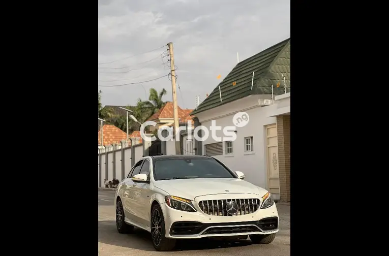 Nigerian Used 2016 MERCEDES BENZ C300 for sale in Kaduna - photo 2 of 5
