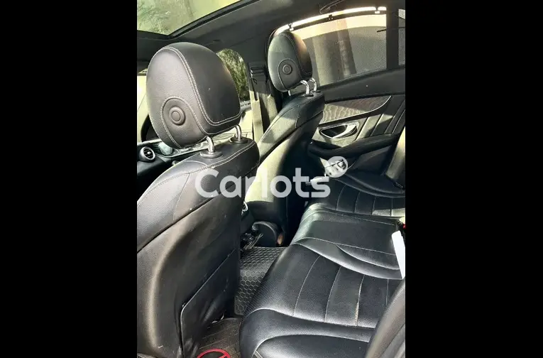 Nigerian Used 2016 MERCEDES BENZ C300 for sale in Kaduna - thumbnail 4