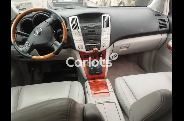 FOREIGN USED 2005 LEXUS RX330 WITH POWER BOOT for sale in Lagos, Lagos - photo 2 of 5