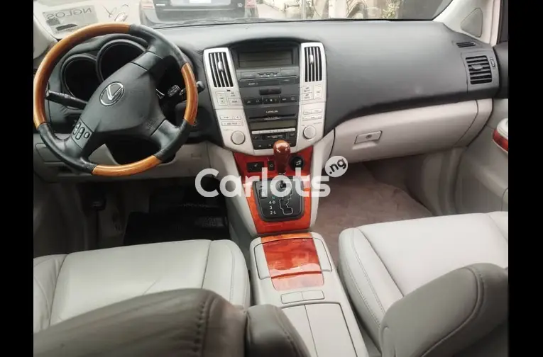 FOREIGN USED 2005 LEXUS RX330 WITH POWER BOOT - 2/5