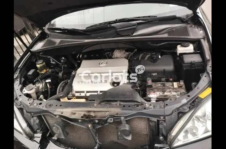 FOREIGN USED 2005 LEXUS RX330 WITH POWER BOOT for sale in Lagos, Lagos - thumbnail 5