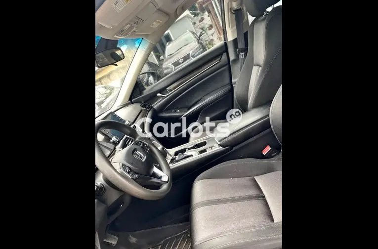 Nigerian Used 2018 HONDA ACCORD for sale in Abuja, FCT - thumbnail 2