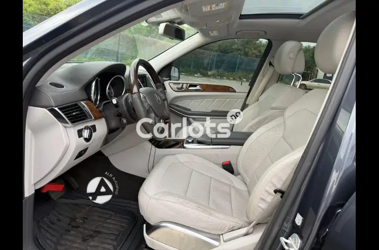 2015 Mercedes Benz GL 550 4Matic AMG - 2/5