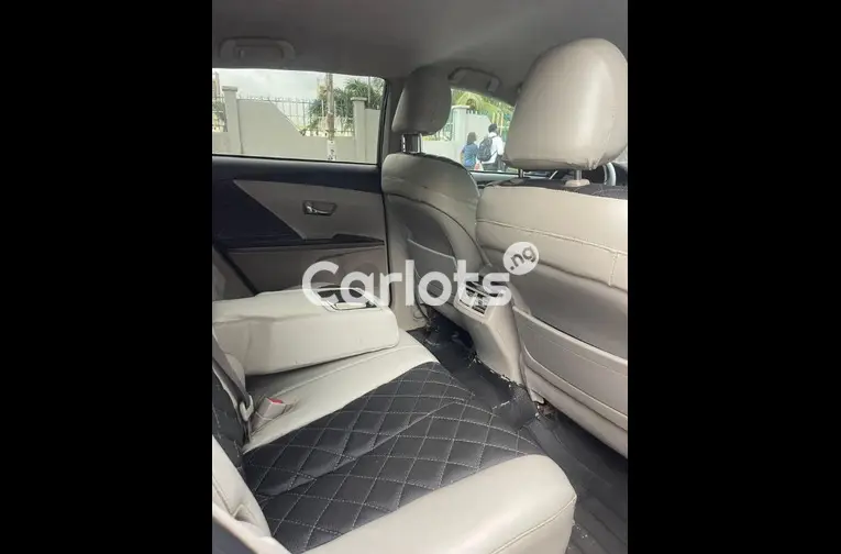 2010 KEYLESS TOYOTA VENZA FOUR CYLINDERS for sale in Lagos, Lagos - photo 3 of 5