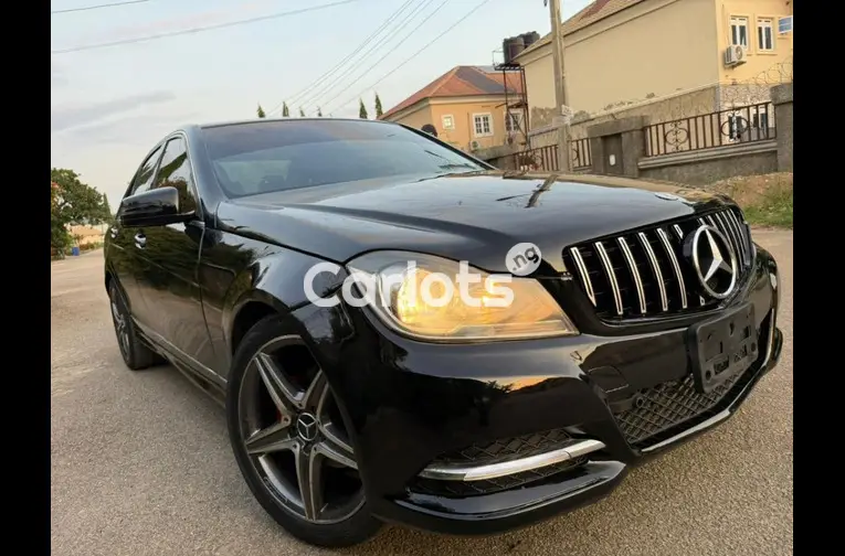 Nigerian Used 2011 MERCEDES BENZ C300 for sale in Abuja, FCT - photo 2 of 5