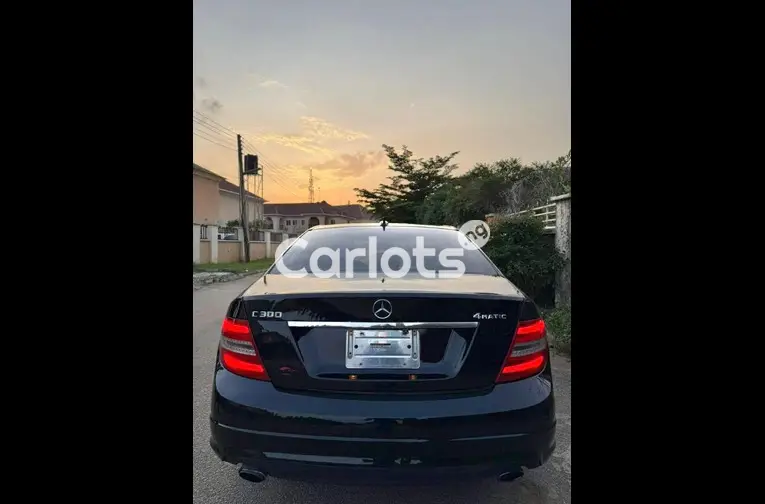 Nigerian Used 2011 MERCEDES BENZ C300 for sale in Abuja, FCT - photo 5 of 5
