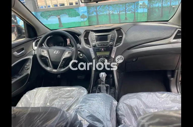 Nigerian Used 2014 HYUNDAI SANTAFE for sale in Kaduna - photo 2 of 5