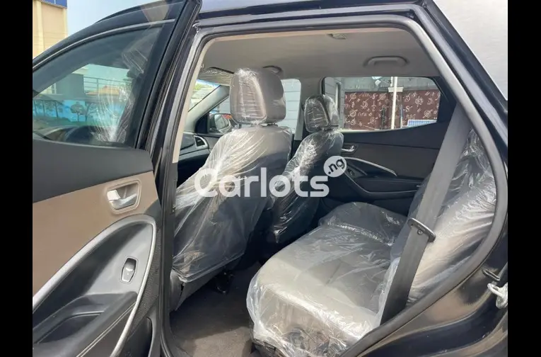 Nigerian Used 2014 HYUNDAI SANTAFE for sale in Kaduna - photo 3 of 5