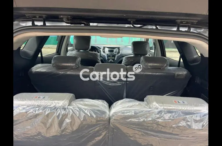 Nigerian Used 2014 HYUNDAI SANTAFE for sale in Kaduna - thumbnail 4