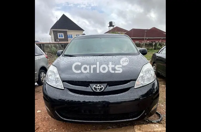 UNREGISTERED 2008 TOYOTA SIENNA - 1/5