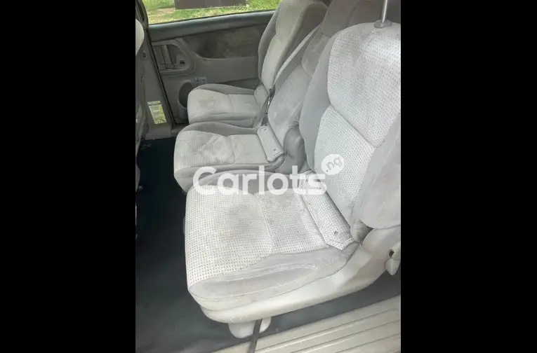 Nigerian Used UNREGISTERED 2008 TOYOTA SIENNA for sale in Abuja, FCT - photo 4 of 5