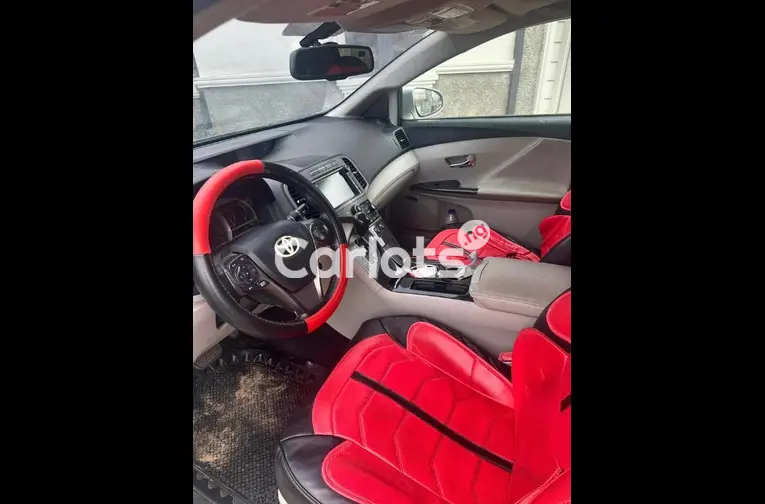 Nigerian Used 2013 TOYOTA VENZA FULL OPTION for sale in Abuja, FCT - photo 2 of 5