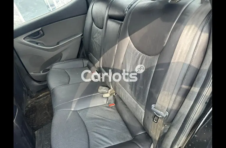 Nigerian Used CLEAN 2014 HYUNDAI ELANTRA for sale in Lagos - thumbnail 3